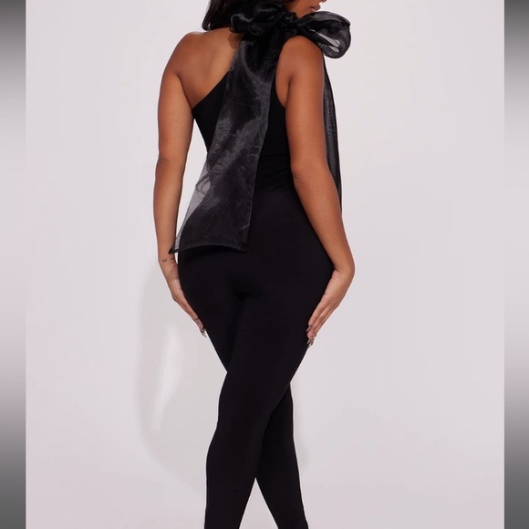 Fashion Nova jumpsuit 🖤 - Picture 3 of 7